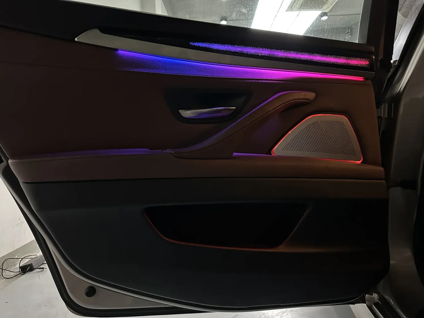 (PRENOTA) Ambient Light Altoparlante per BMW Serie 5 F10, F11 (2011-2017), 256 Colori, APP - Image 2