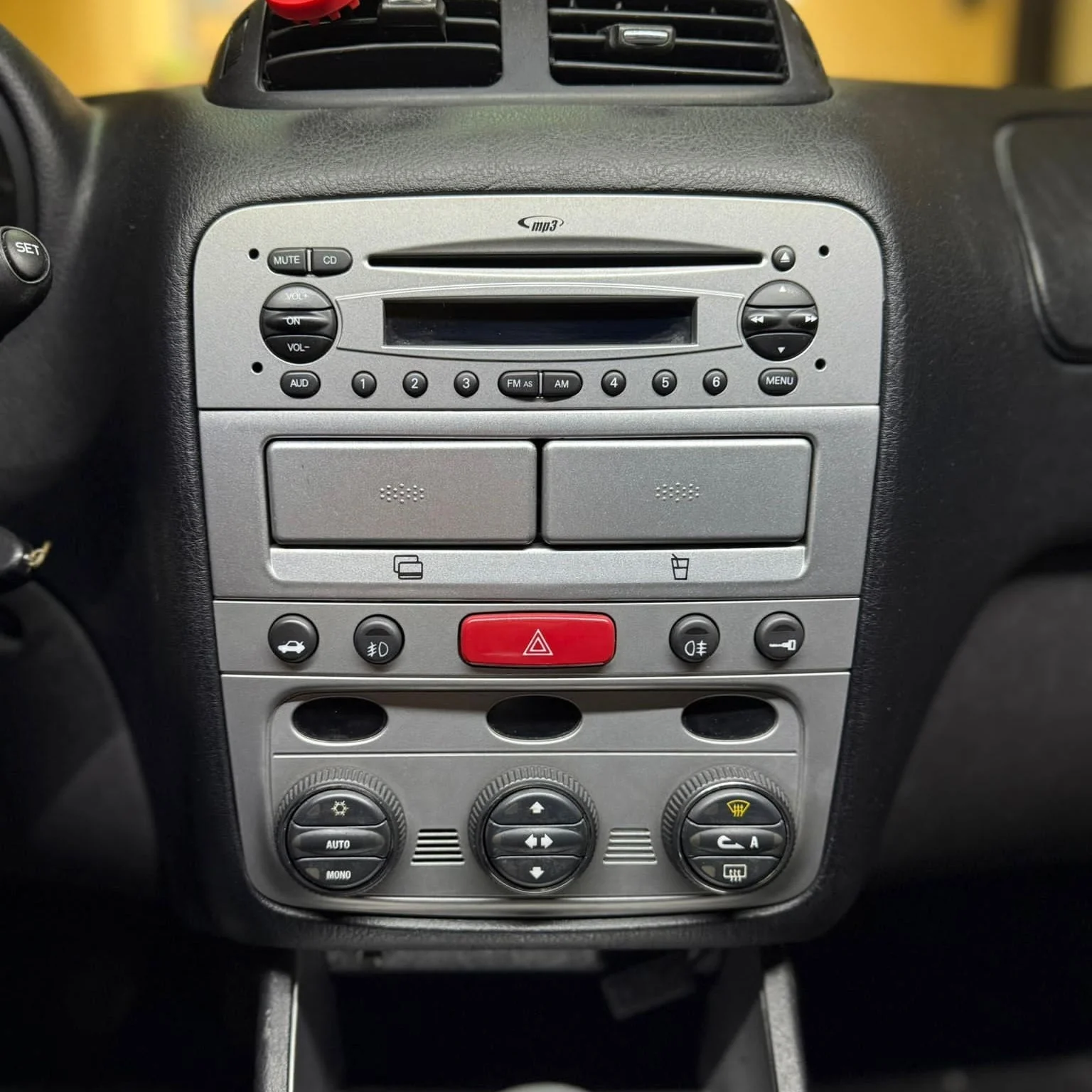 Autoradio per Alfa Romeo 147 7" Bluetooth, Radio, USB, CarPlay e Android Auto - Image 3