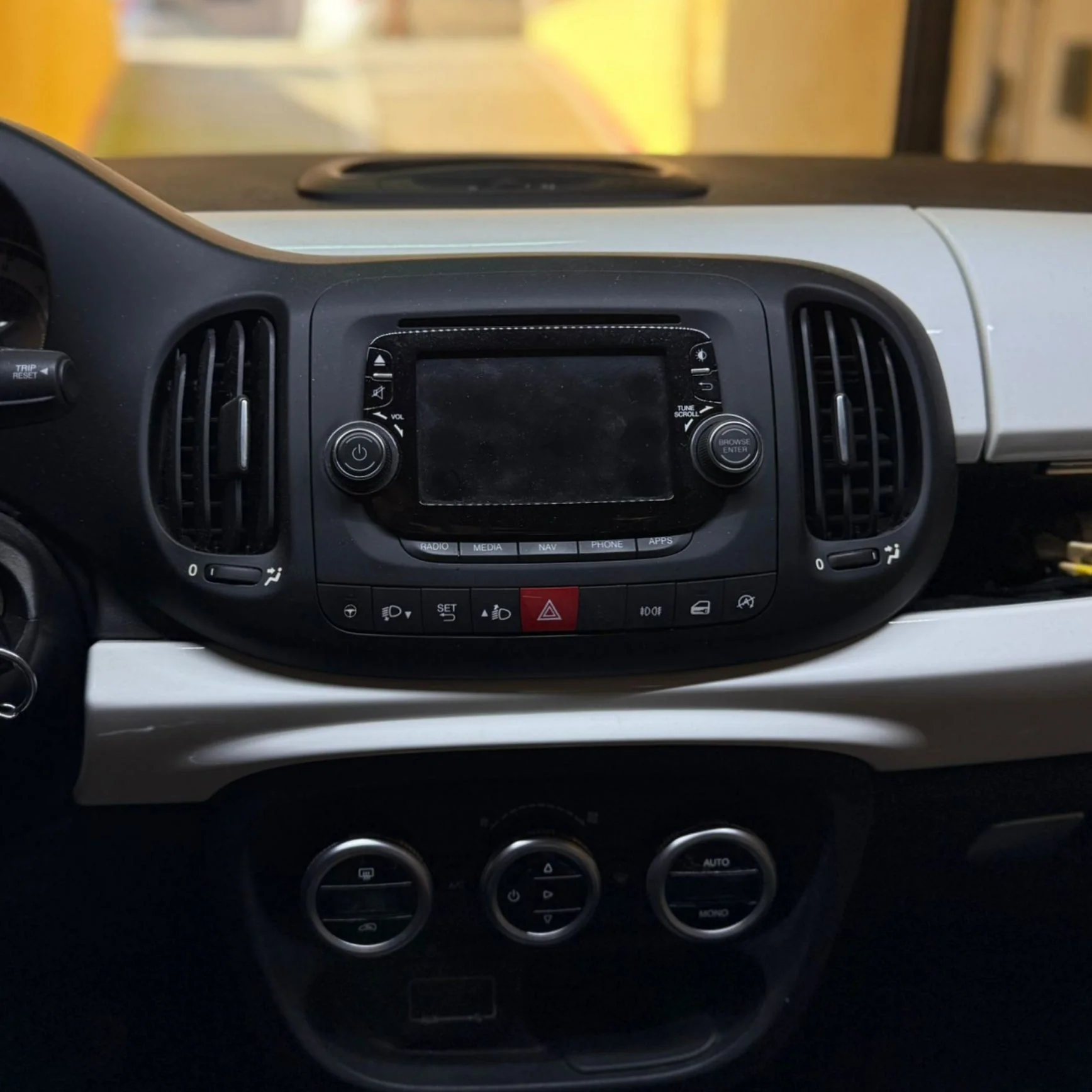 Autoradio per Fiat 500L 6.9" (2012-2022) Android, Bluetooth, CarPlay, Android Auto, 2/32GB Ram - Image 2