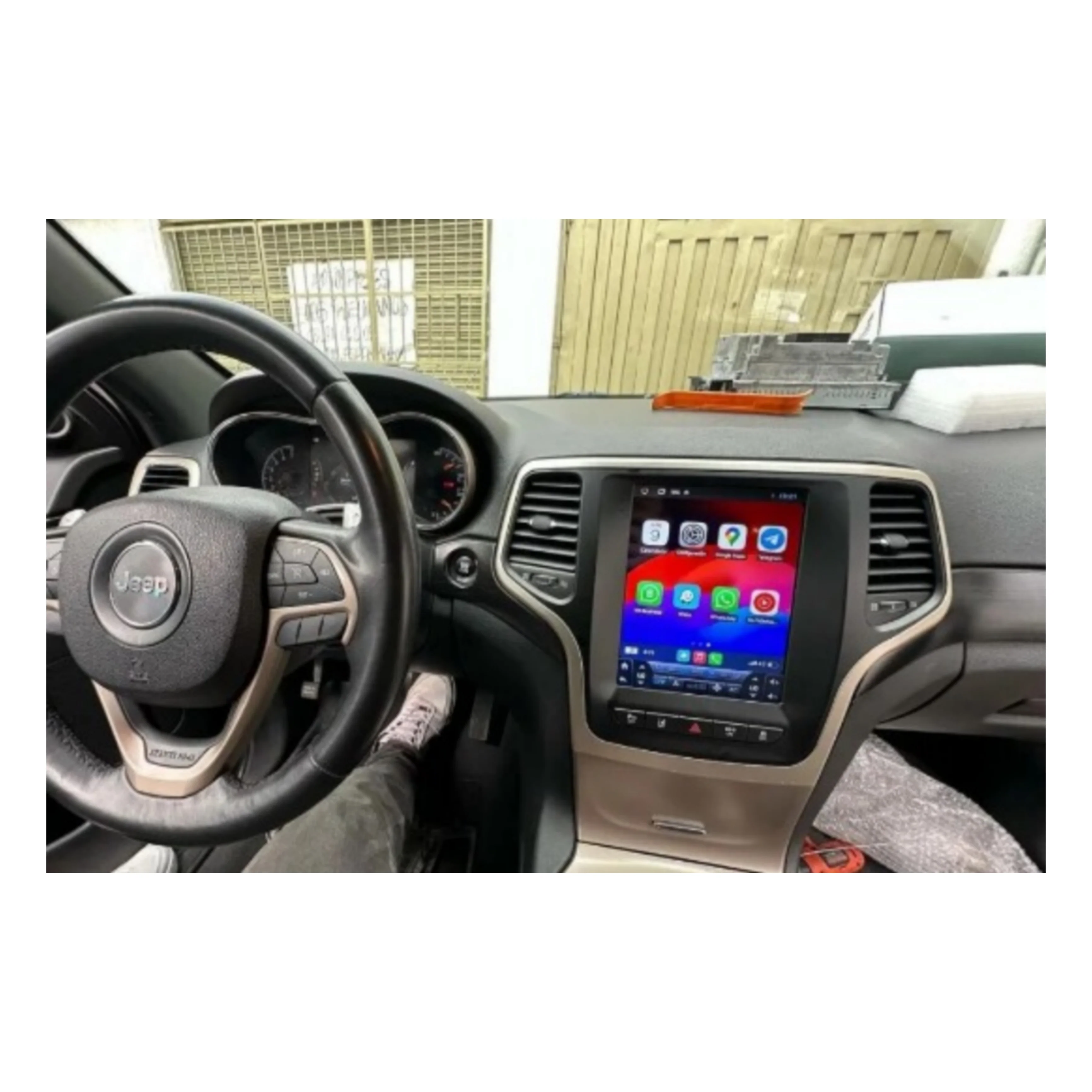 Autoradio per Jeep Grand Cherokee 9.7" (2014-2021) Android, Bluetooth, CarPlay, Android Auto, Modello Tesla, 4GB/8GB Ram - Image 3
