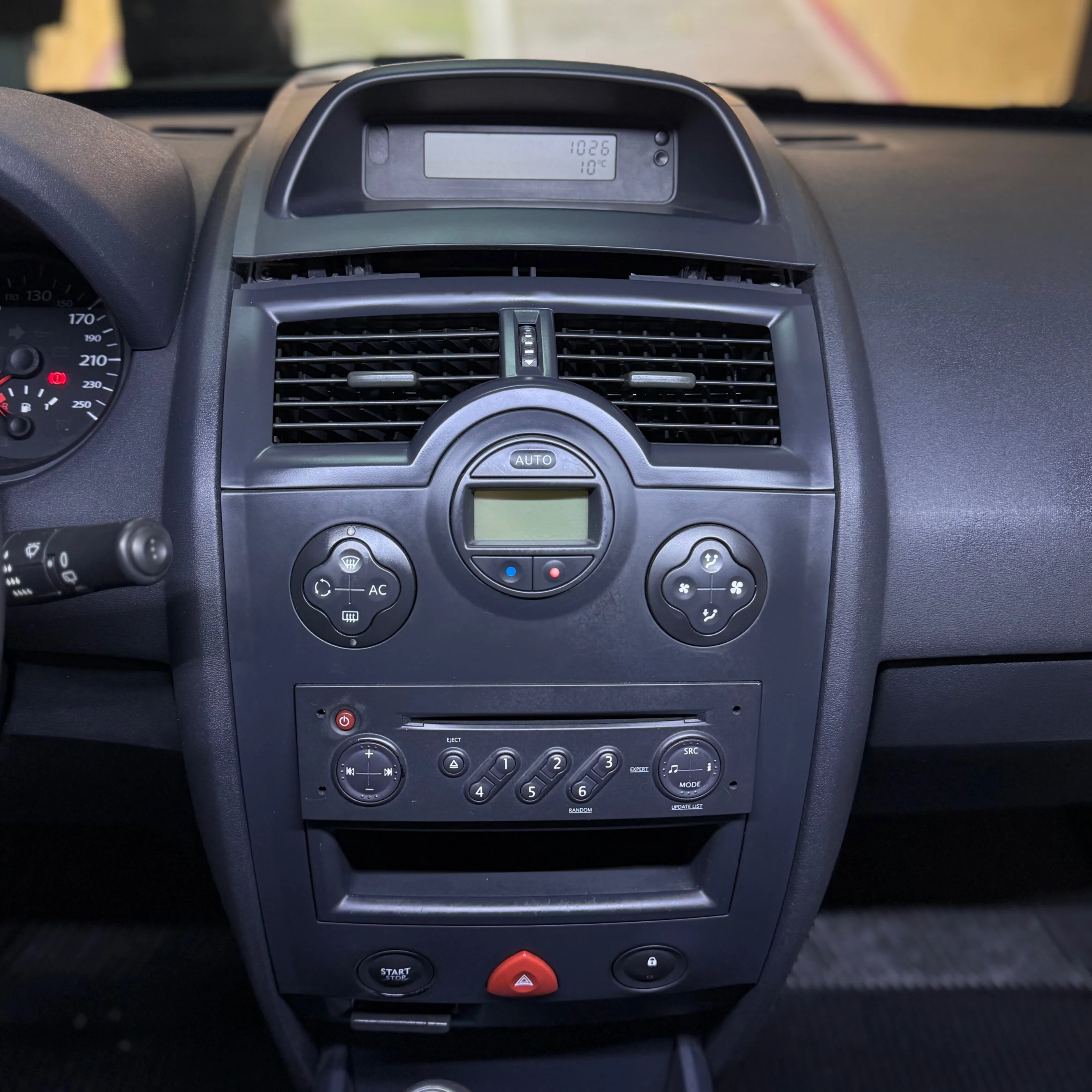 Autoradio per Renault Megane 2 9" (2002-2010) Android, Bluetooth, CarPlay, Android Auto, 2GB/4GB/6GB/8GB Ram - Image 4