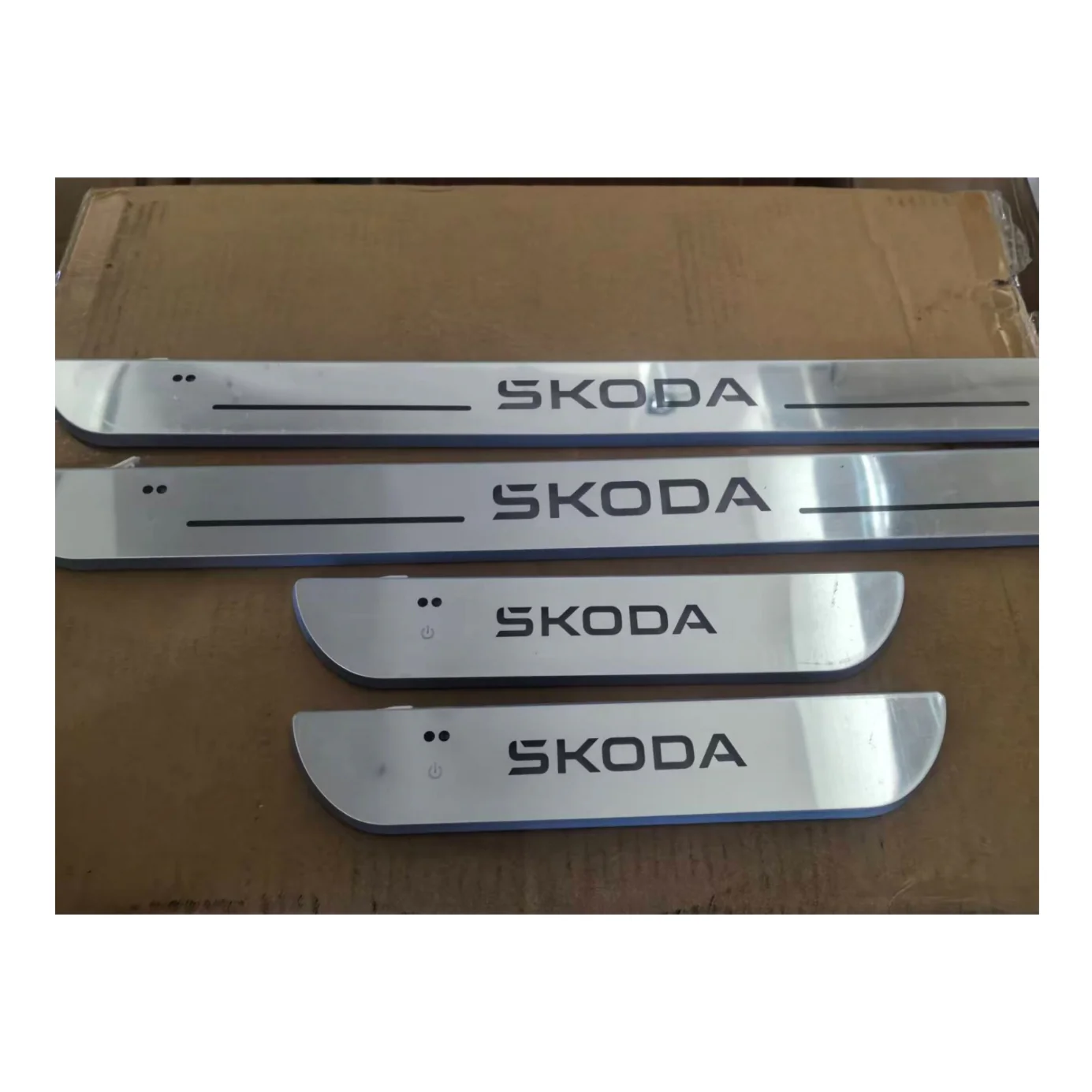 Kit Battitacco per Skoda, LED, Senza Filo con Adesivo - Image 4