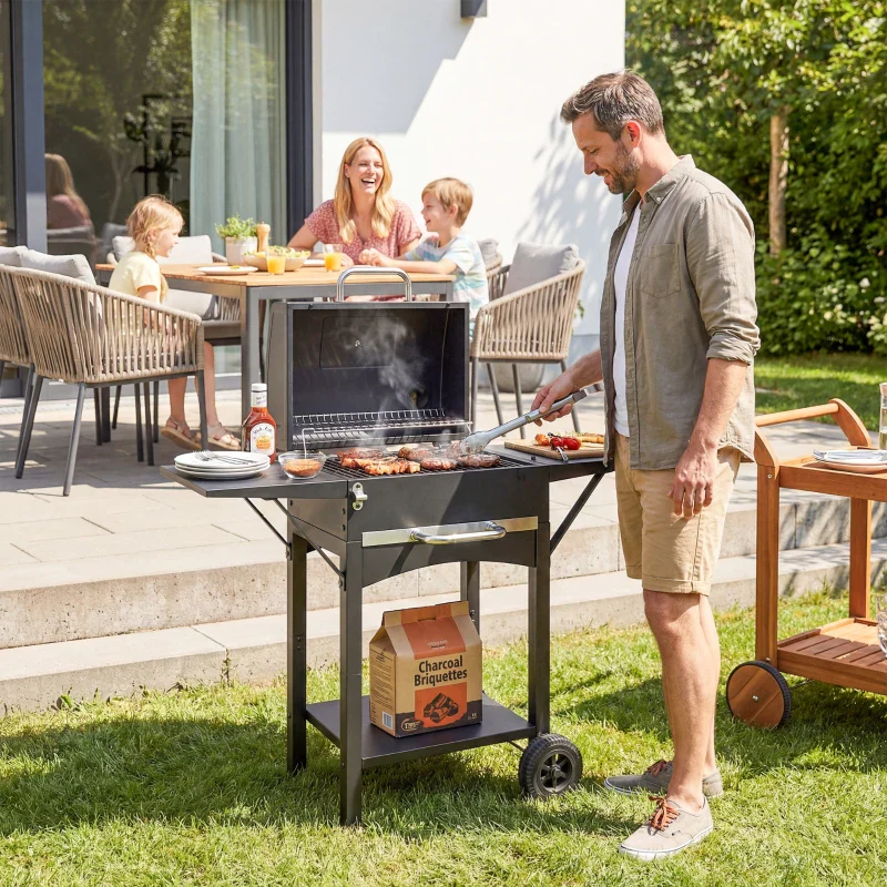 Outsunny Barbecue a Carbone con 2 Ripiani Laterali, Termometro, Coperchio e Ruote, 110x46.5x101 cm, Nero - Image 10