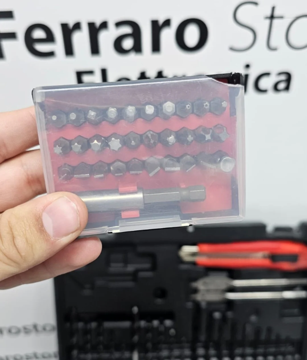 Trapano Avvitatore 77 pezzi, a Doppia Batteria, 12v, Valigetta Rigida - Image 4