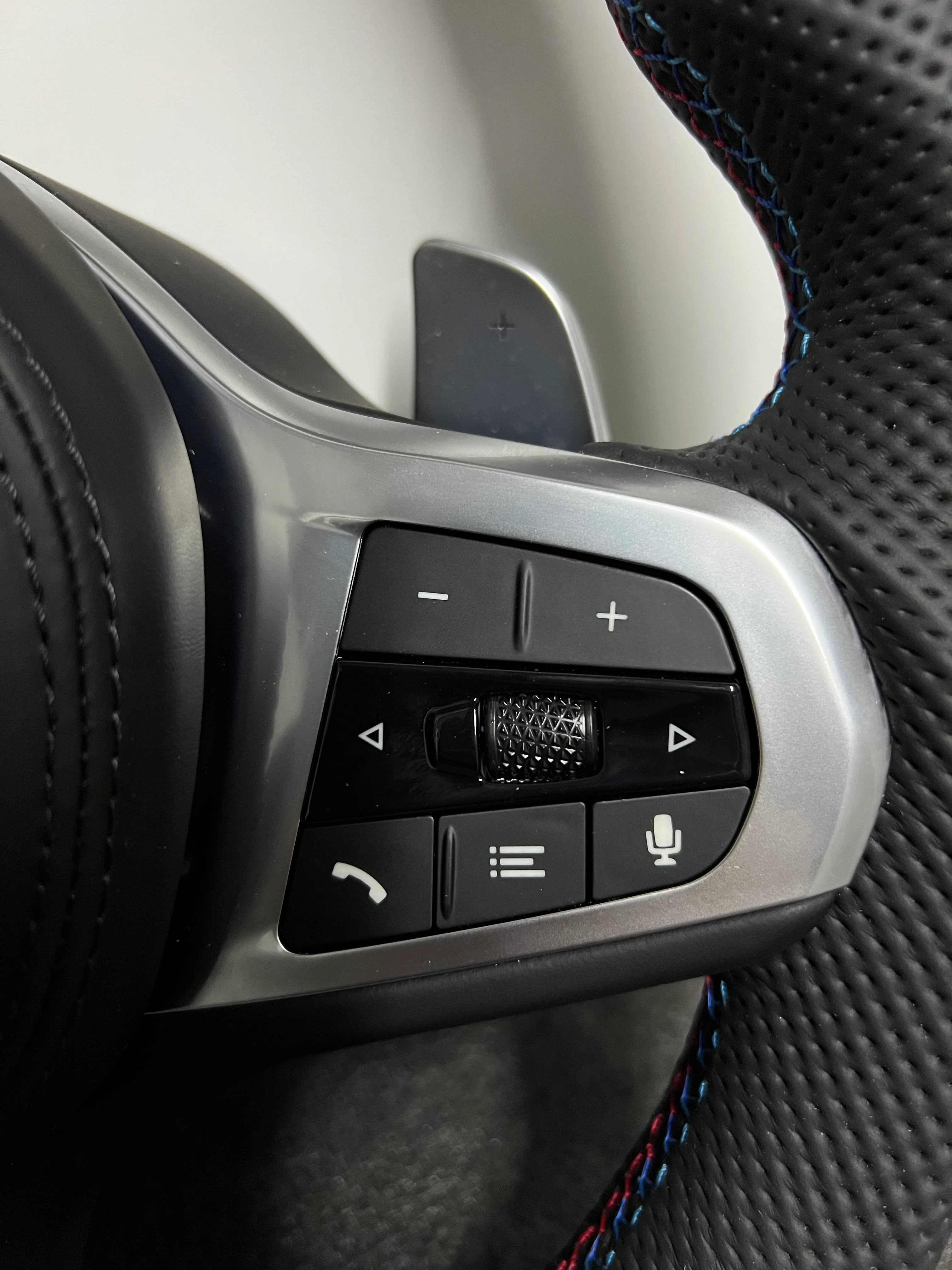 (PRENOTA) Volante per BMW, Pelle Nera, Linea Azzurra, Sport - Image 5