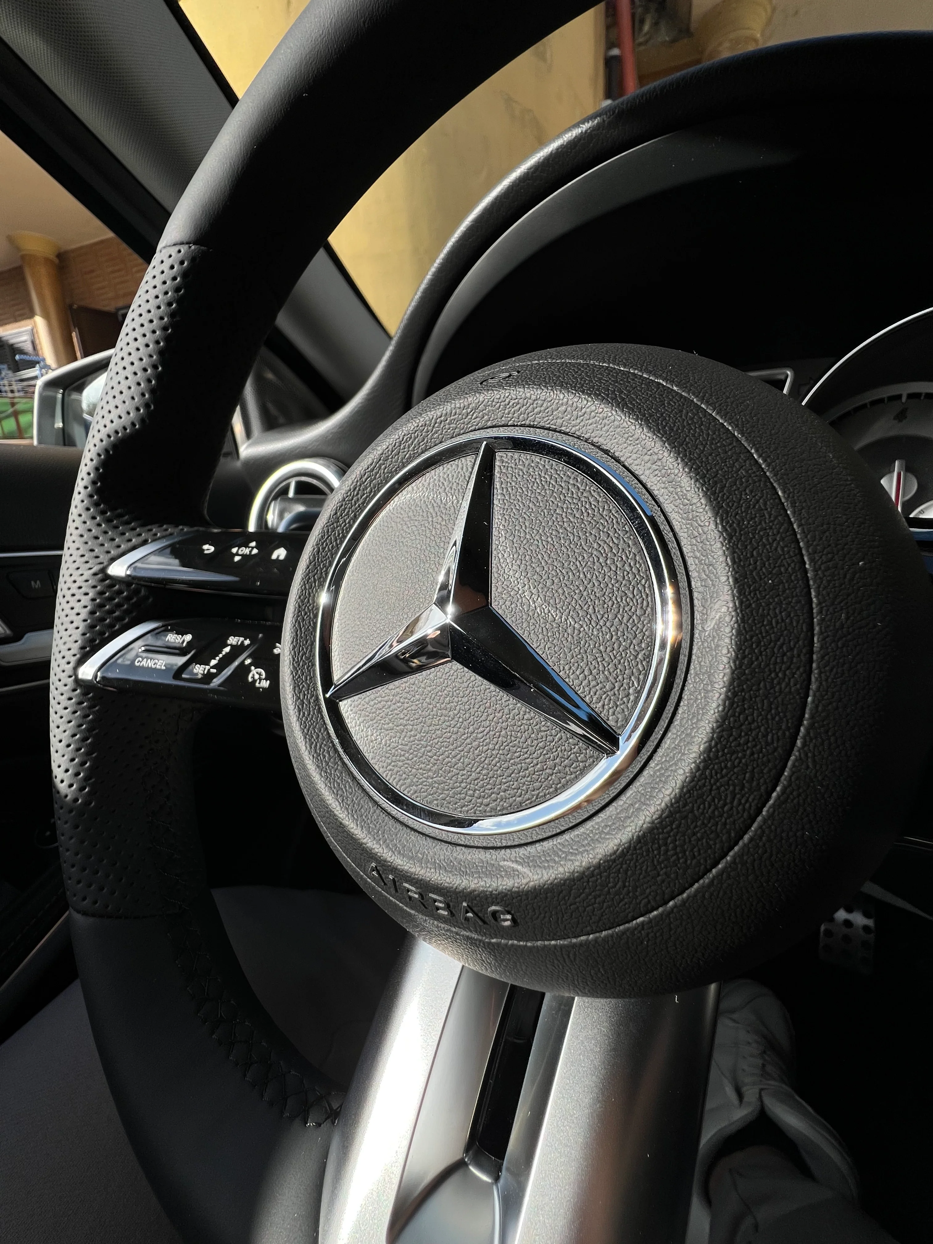 (PRENOTA) Volante per Mercedes, Nera, Linea Nera, Perforazione, AMG - Image 2