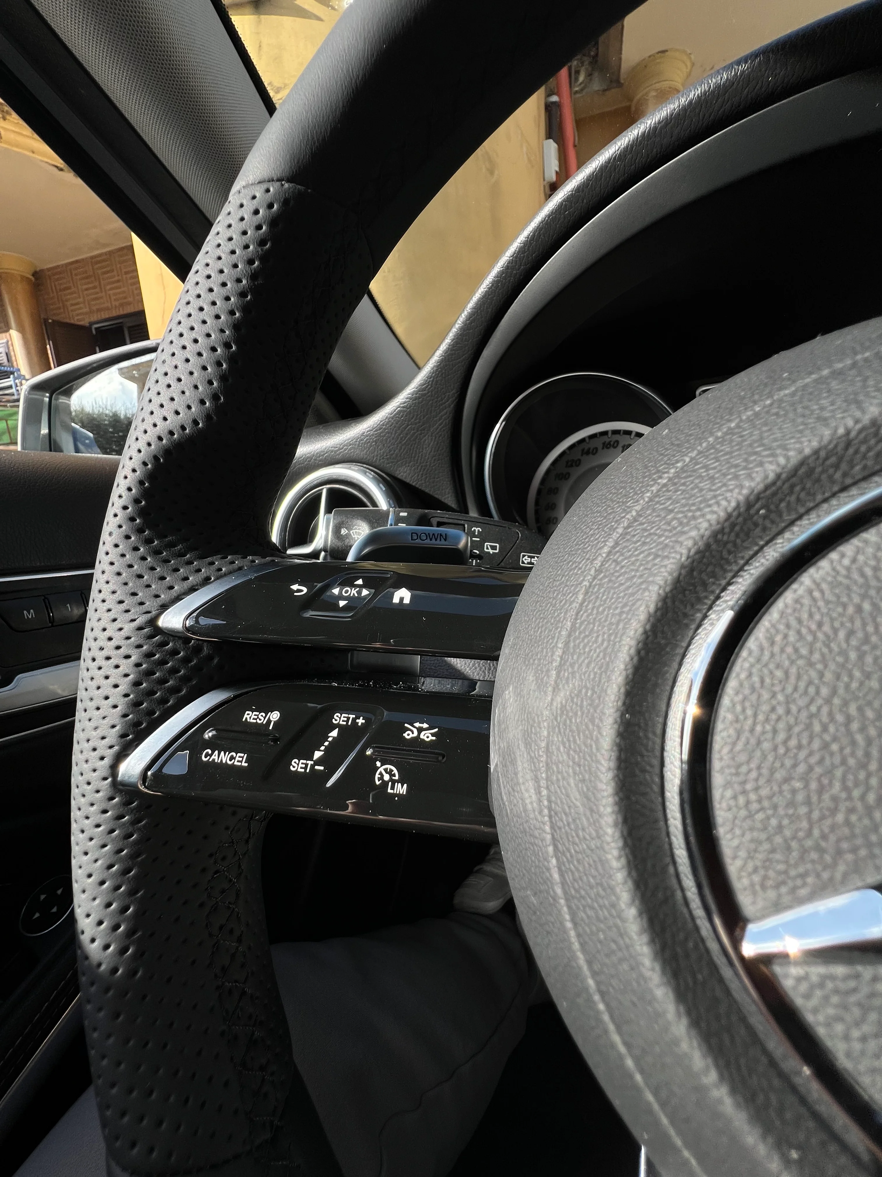 (PRENOTA) Volante per Mercedes, Nera, Linea Nera, Perforazione, AMG - Image 3