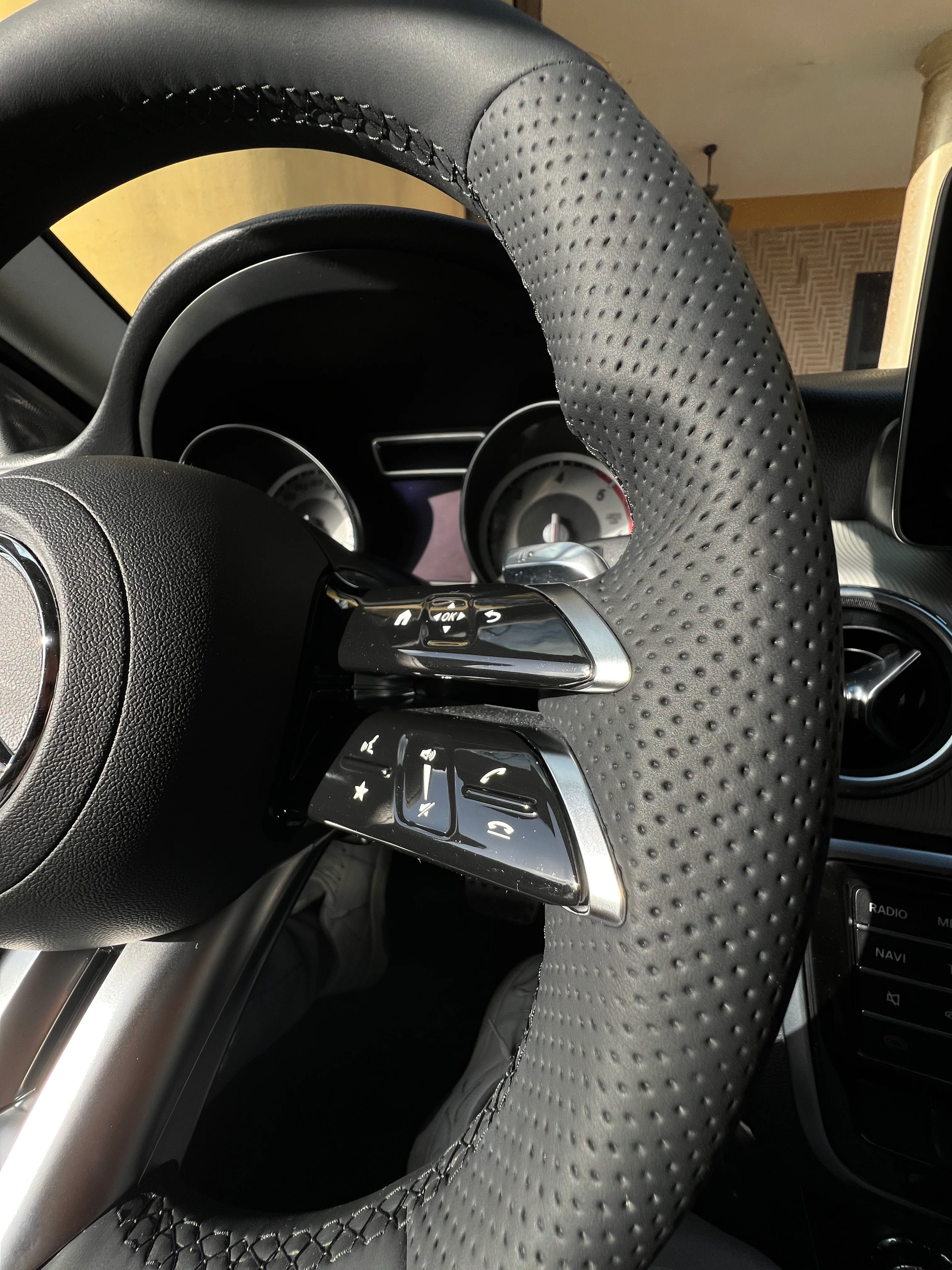 (PRENOTA) Volante per Mercedes, Nera, Linea Nera, Perforazione, AMG - Image 4