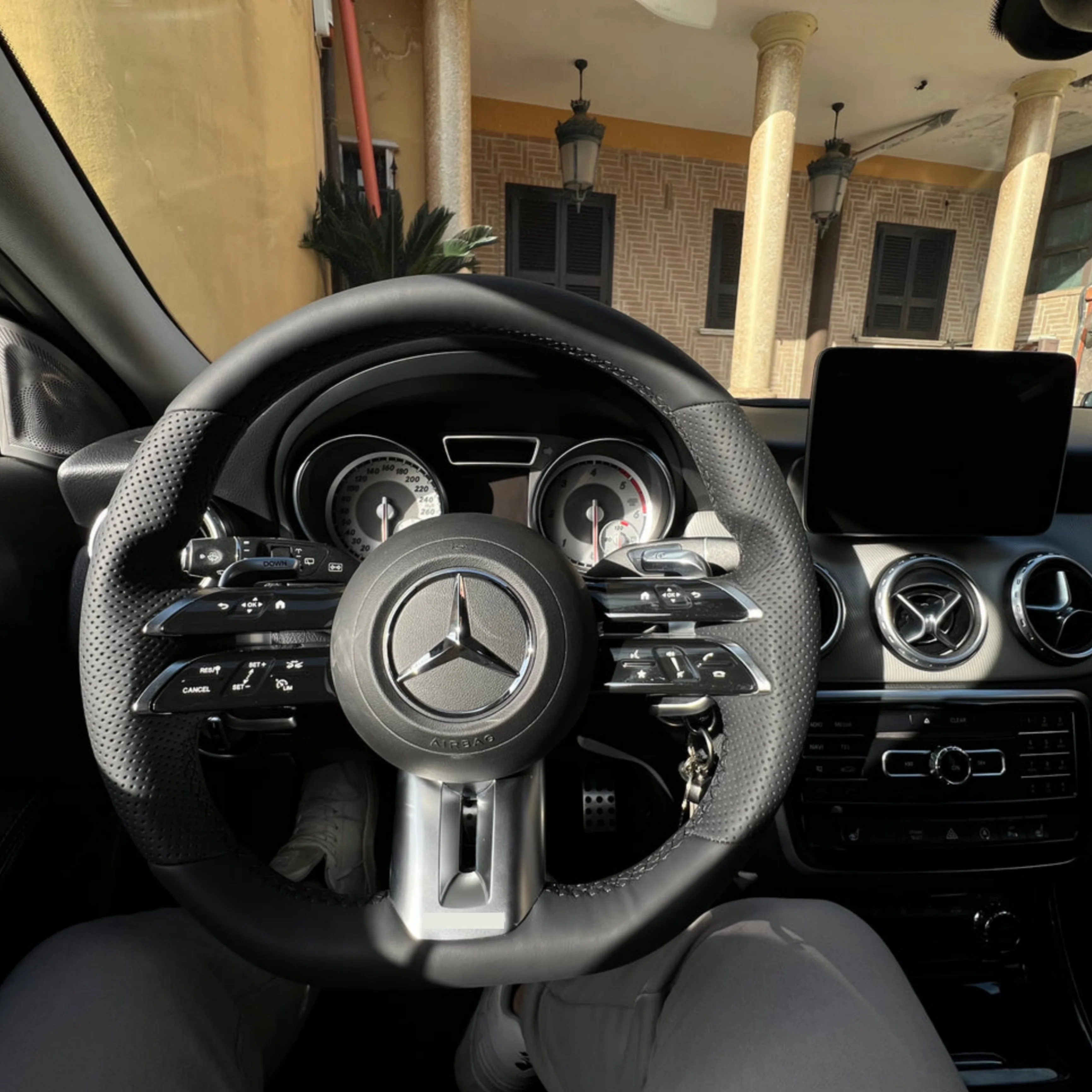 (PRENOTA) Volante per Mercedes, Nera, Linea Nera, Perforazione, AMG - Image 6